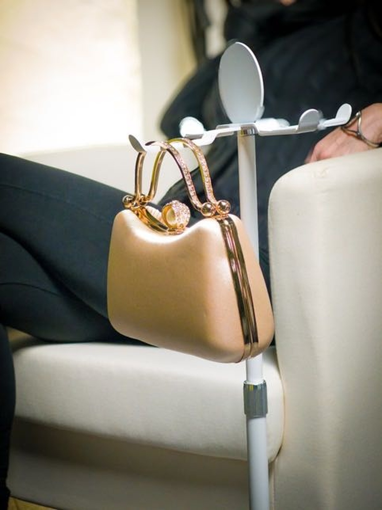 Il portaborse da tavolo Eleganza e ordine nella sala colazione